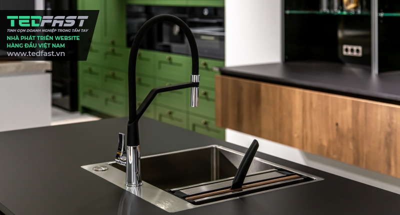 Hình ảnh một chiếc vòi nước bằng thép màu đen phong cách hiện đại